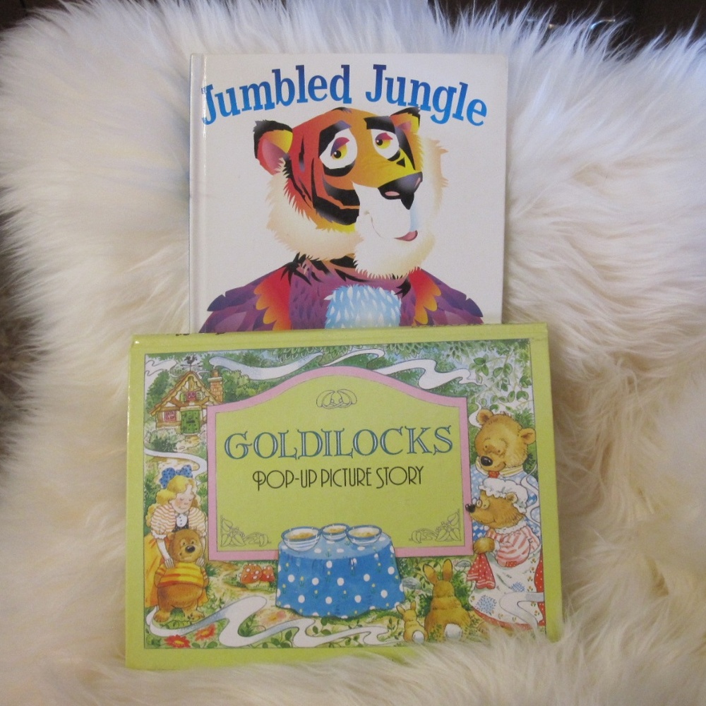 ☀️4/$30☀️ set of two pop up books